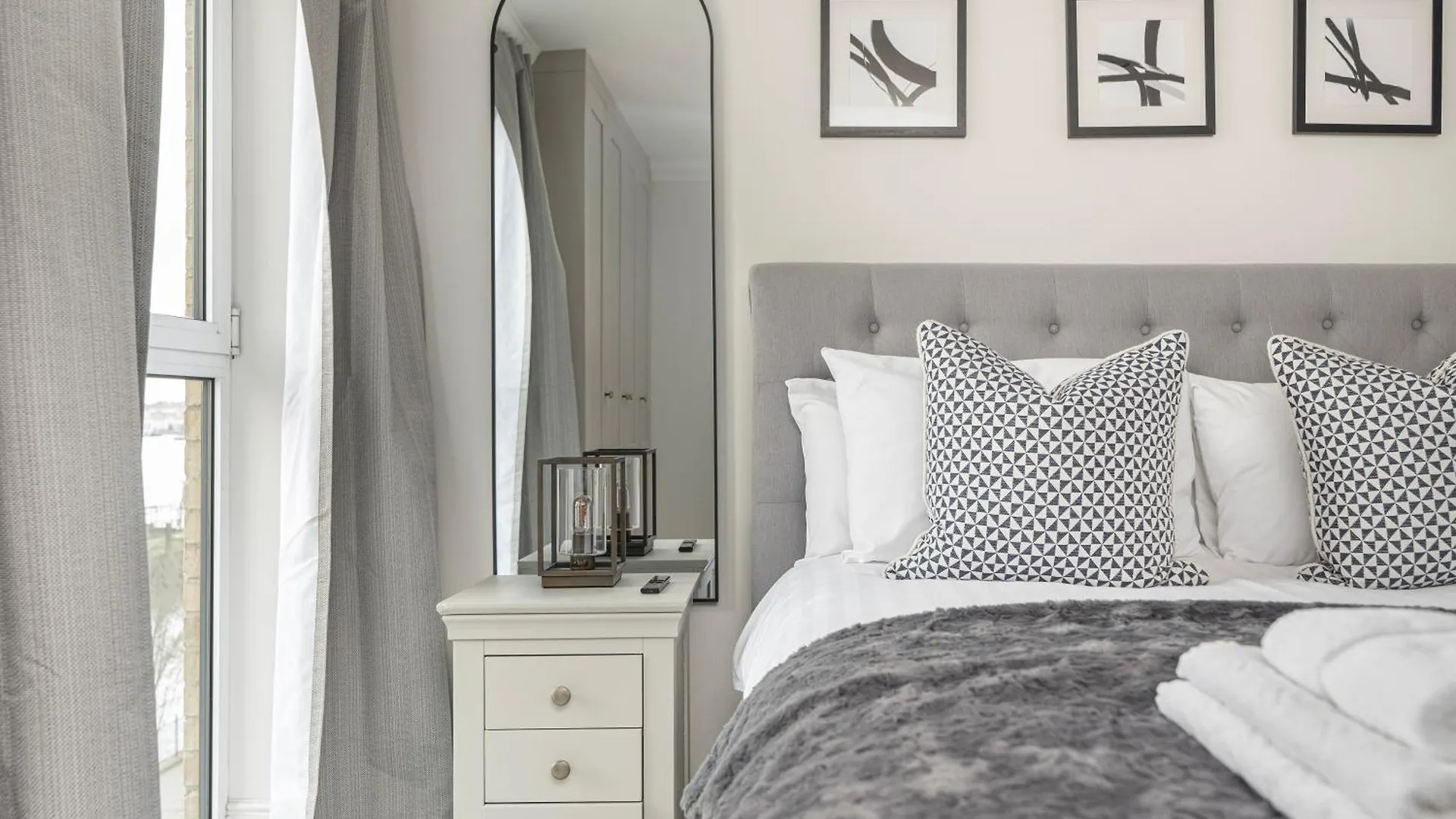 The View Greenwich - Luxury River Thames Apartment London